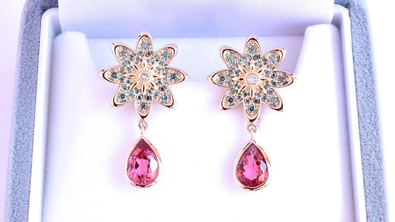 【神戸のオーダージュエリー】K18PG ブルーダイヤ ロゴイヤリング(ピンクスピネル)　ご依頼から完成まで